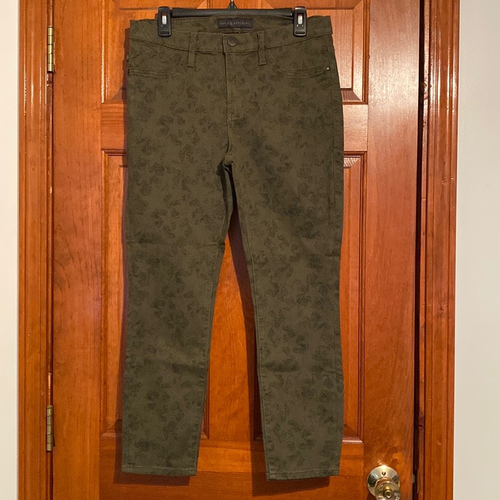 Rock & Republic Mid-Rise Jeggings